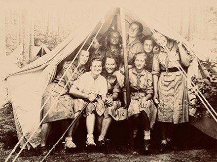 Saving the Rabbits of Ravensbrück - Stacey Fitzgerald